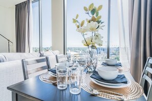 Deluxe Apartment, 2 Bedrooms | In-room dining