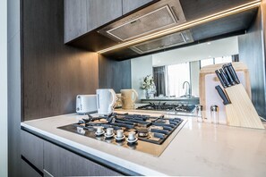 Deluxe Apartment, 2 Bedrooms | Private kitchen