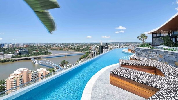 Outdoor pool - Deluxe, Designer Home - CBD, Train Station, Views (South Brisbane)