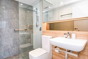 Deluxe House, 1 Double Bed with Sofa bed | Bathroom - Deluxe, Designer Home - CBD, Train Station, Views (South Brisbane)