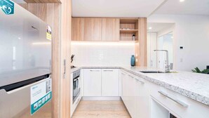 Deluxe House, 1 Double Bed with Sofa bed | Private kitchen - Deluxe, Designer Home - CBD, Train Station, Views (South Brisbane)