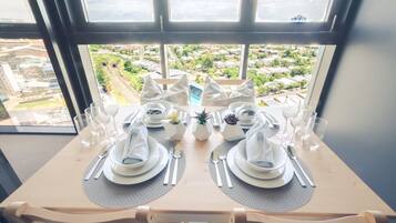Deluxe Apartment, 1 Bedroom | In-room dining