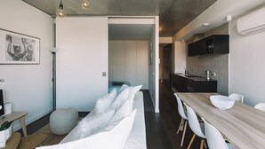 Living area - Designer Apartment - 5 min to CBD, St Kilda and Albert Park (South Melbourne)