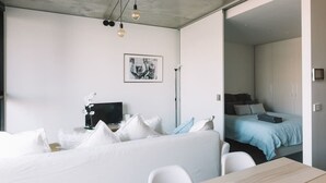 Living area - Designer Apartment - 5 min to CBD, St Kilda and Albert Park (South Melbourne)