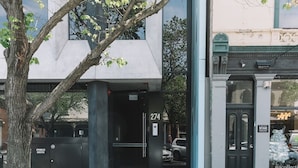 Exterior - Designer Apartment - 5 min to CBD, St Kilda and Albert Park (South Melbourne)