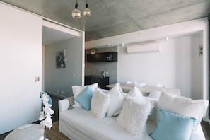Living area - Designer Apartment - 5 min to CBD, St Kilda and Albert Park (South Melbourne)