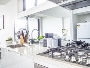 Deluxe Apartment, 2 Bedrooms | Private kitchen