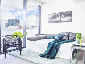 Deluxe Apartment, 1 Bedroom | Living room