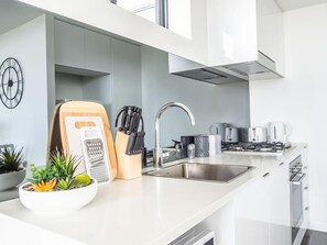 Deluxe Apartment, 1 Bedroom | Private kitchen