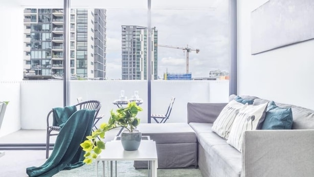 Deluxe Apartment, 1 Bedroom | Living room - Refined And Modern Pad Close To Brisbane CBD (Fortitude Valley)