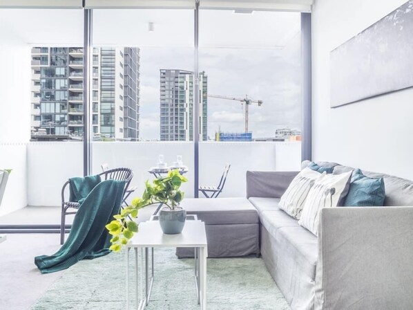 Deluxe Apartment, 1 Bedroom | Living room