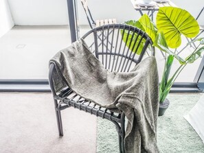 Deluxe Apartment, 1 Bedroom | Living area - Refined And Modern Pad Close To Brisbane CBD (Fortitude Valley)