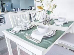 Deluxe Apartment, 1 Bedroom | In-room dining