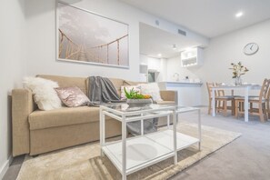 Deluxe Apartment, 1 Bedroom | Living room | LED TV - Cosy City Apartment With Pool, Gym and Balcony (South Brisbane)