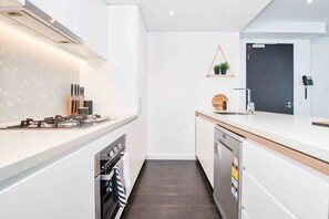 Lägenhet Deluxe - 2 sovrum | Eget kök | Kylskåp, mikrovågsugn, ugn och spishäll