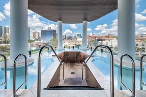 Indoor pool - Boutique Sky Home - 4 Guests, Pool (Fortitude Valley)