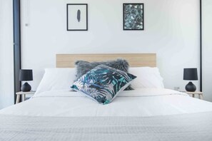 Deluxe Apartment, 1 Bedroom | 1 bedroom, in-room safe, iron/ironing board, free WiFi - Boutique Sky Home - 4 Guests, Pool (Fortitude Valley)