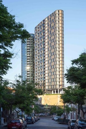 Exterior - Fabulous Premium Skyscraper Apartment w/ Pool (Fortitude Valley)
