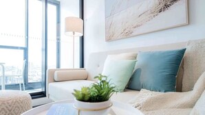 Unclassified image, 2 of 33, button - Cheerful Apartment with Infinity Pool & Gym (Fortitude Valley)