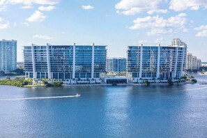 Exterior - Le Marina Bay PH4 STR-01484 (Sunny Isles Beach)
