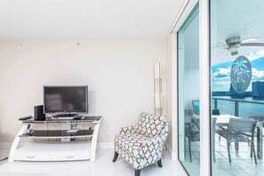 TV, offices - Le Marina Bay PH4 STR-01484 (Sunny Isles Beach)