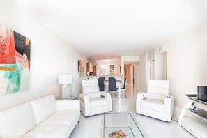 TV, offices - Le Marina Bay PH4 STR-01484 (Sunny Isles Beach)