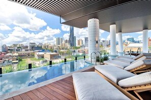 Outdoor pool - Amazing Centrally Located Designer Apartment (Fortitude Valley)