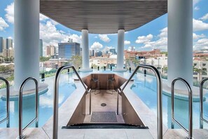 Outdoor pool - Amazing Centrally Located Designer Apartment (Fortitude Valley)