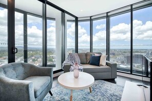 Deluxe Apartment, 2 Bedrooms | Living room