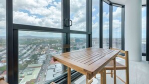 Deluxe Apartment, 2 Bedrooms | Balcony - Amazing Centrally Located Designer Apartment (Fortitude Valley)