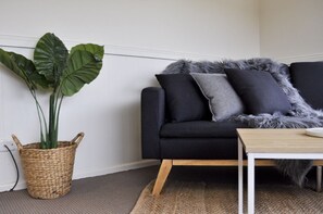 Deluxe House, 4 Bedrooms | Room amenity - Luxe 4 Bedroom Entertainer for 13 in Anglesea (Anglesea)