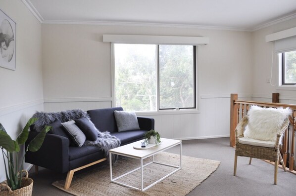 Deluxe House, 4 Bedrooms | Living room