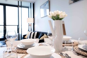 Deluxe Apartment, 1 Bedroom | In-room dining - Stylish Pad with Balcony & Pool (Fortitude Valley)