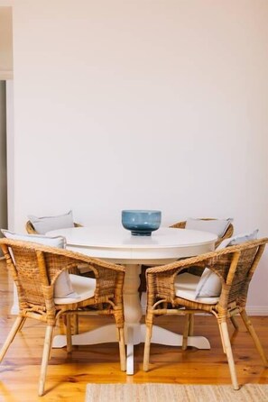 Deluxe House, 3 Bedrooms | In-room dining