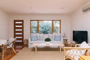 Deluxe House, 3 Bedrooms | Living area