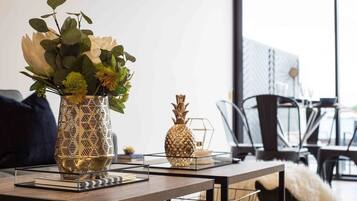 Deluxe Apartment, 1 Bedroom | In-room business centre