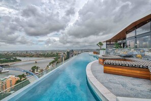 Sun deck - One Bedroom Luxe Pad with Pool & Gym (South Brisbane)