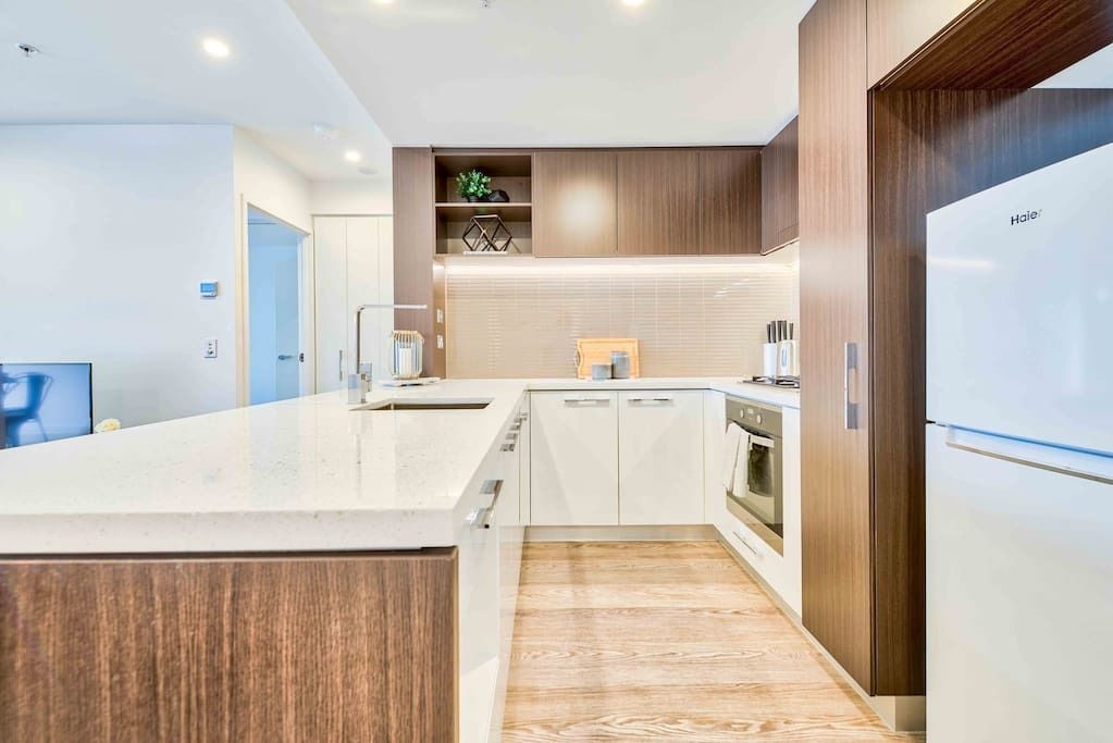 Deluxe Apartment, 1 Bedroom | Private kitchen | Fridge, microwave, oven, stovetop