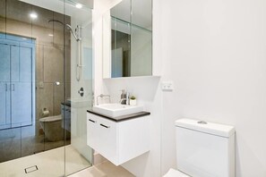 Deluxe Apartment, 2 Bedrooms | Bathroom | Shower, free toiletries, hair dryer, towels - Beautiful 2 Bedroom Apartment (Fortitude Valley)