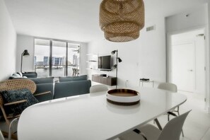 TV, offices - Le Marina Bay 810 STR-01434 (Sunny Isles Beach)