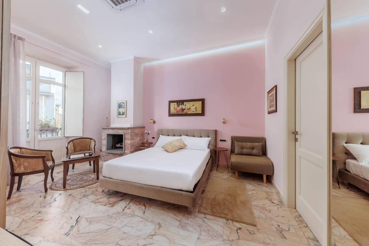 Elite Room, 1 Queen Bed, Fireplace, City View