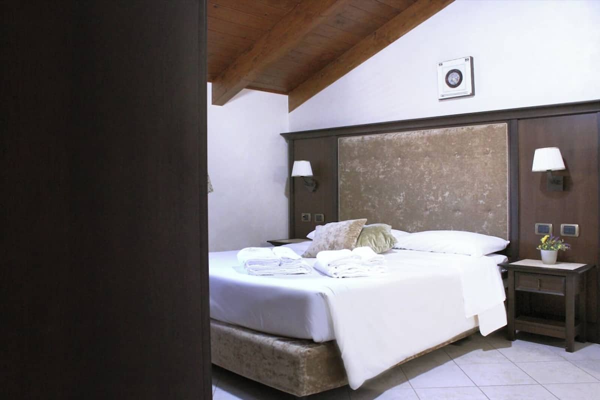 Standard Room (202-203-204)