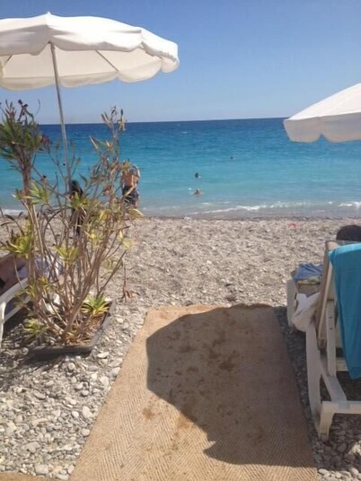 Central Nice, quiet, stunning 5 bed, 6 bath 'loft' house, parking, 100m to beach