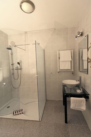 Ambience Double Room with wet room | Bathroom shower - Hotel Weiland (Lahnstein)