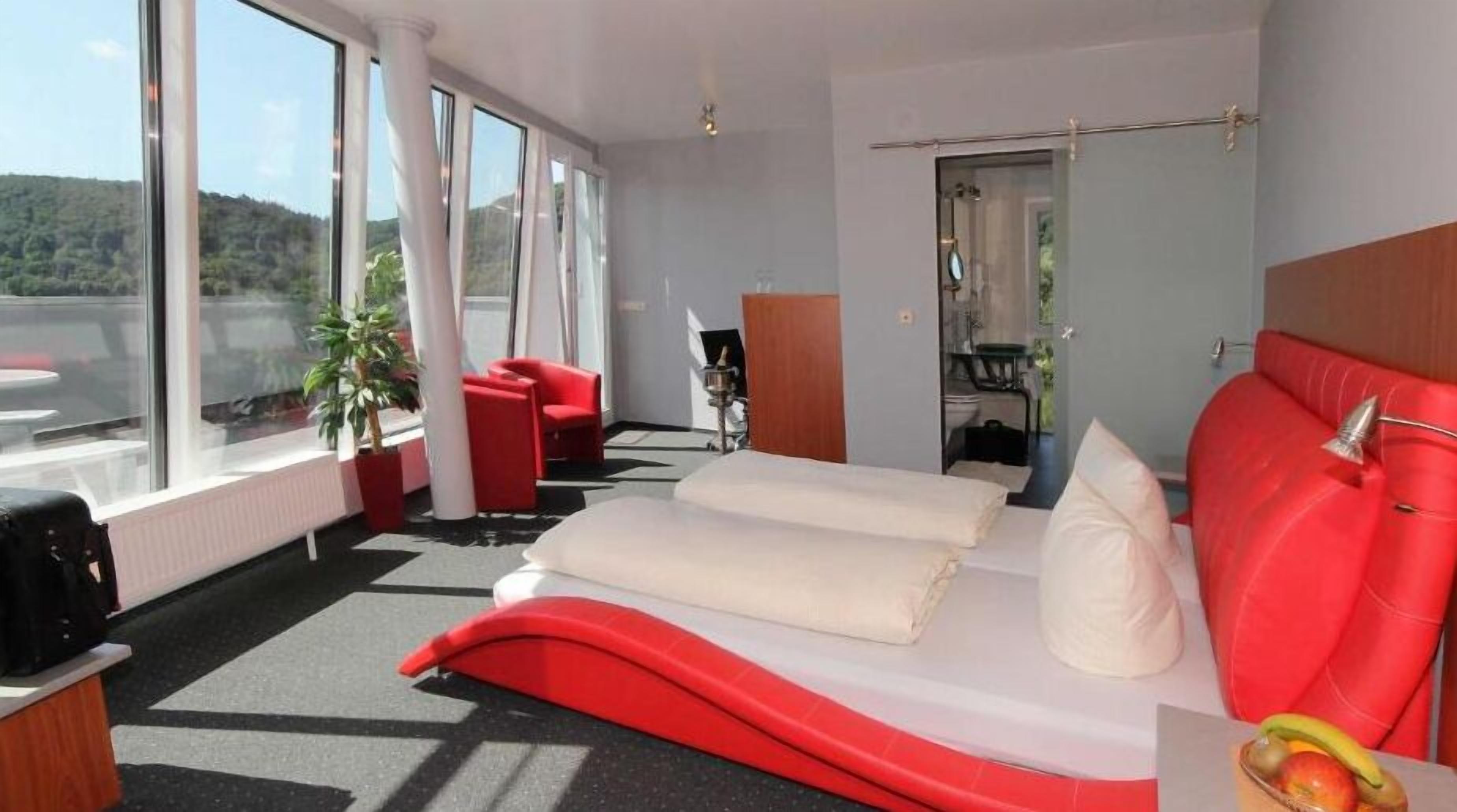 soundproofing, free wifi, bed sheets