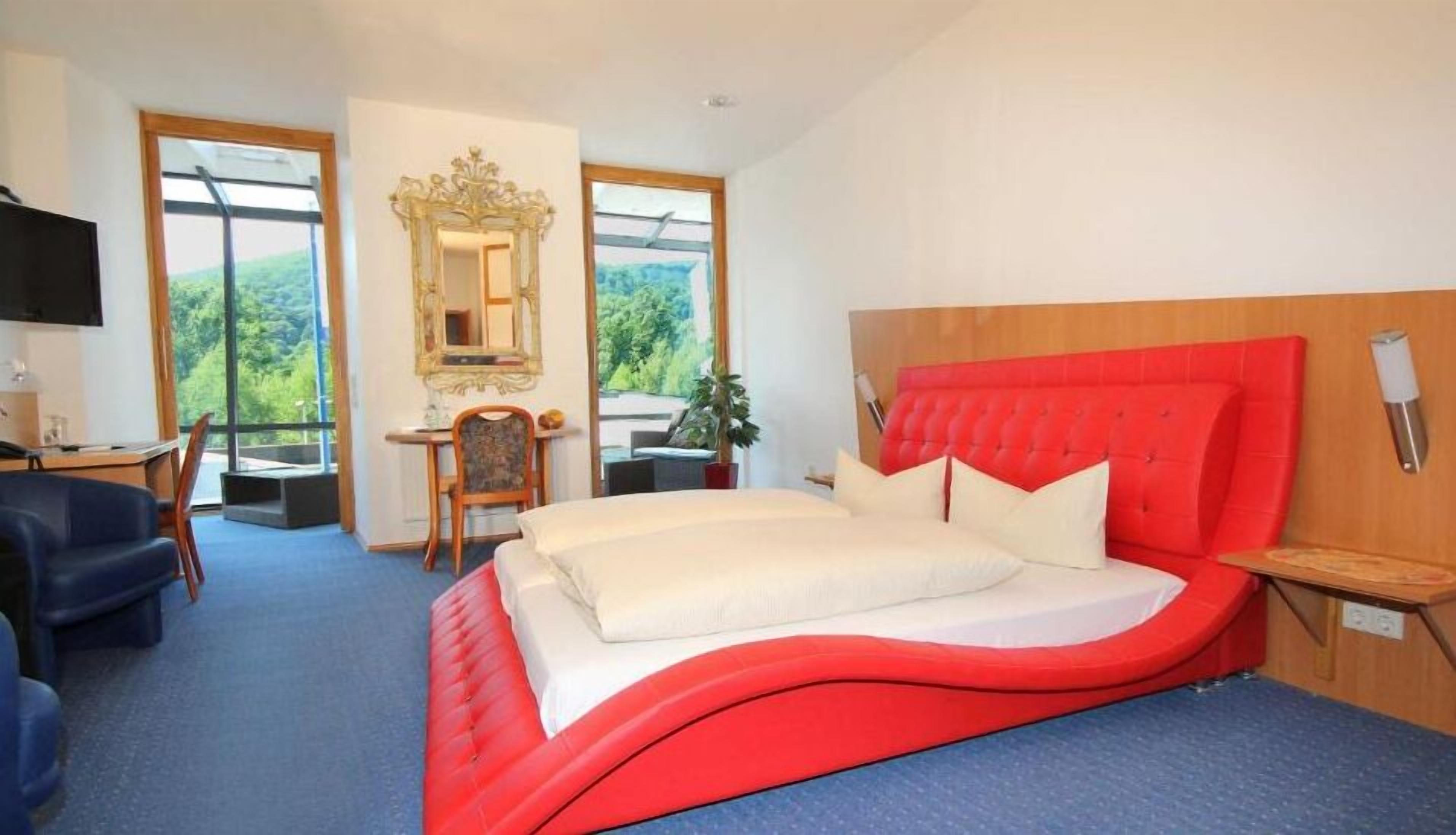 soundproofing, free wifi, bed sheets