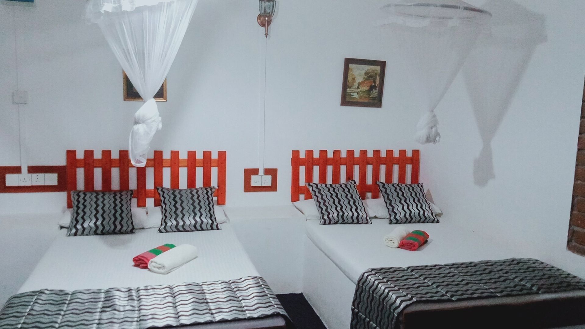2 chambres, coffres-forts dans les chambres, rideaux occultants