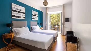 3 bedrooms, in-room safe, iron/ironing board, free WiFi