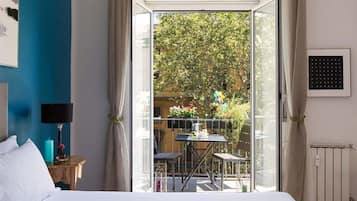 3 bedrooms, in-room safe, iron/ironing board, free WiFi