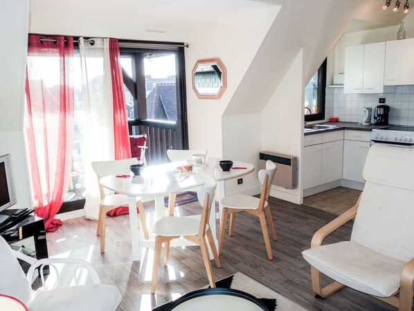 Microwave, oven, toaster, highchair